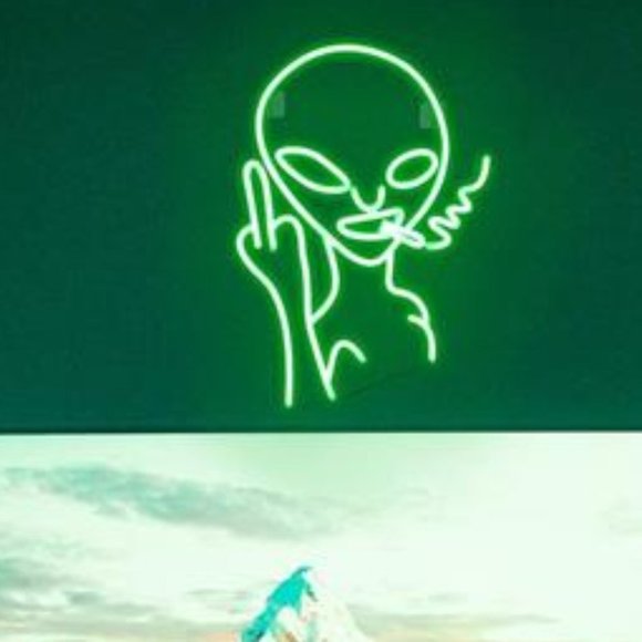 Alien Neon Light Sign Decor - Picture 4 of 5